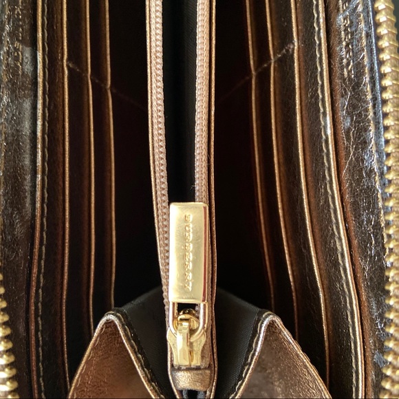 Burberry Gold ZIP Around Wallet - Picture 7 of 7